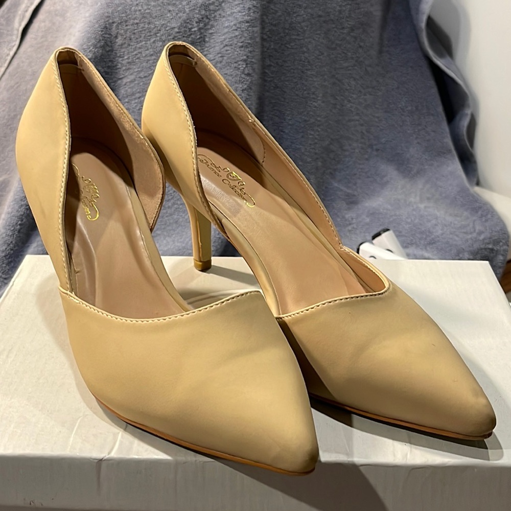 Journey Collection Heels Nude Size 8 1/2